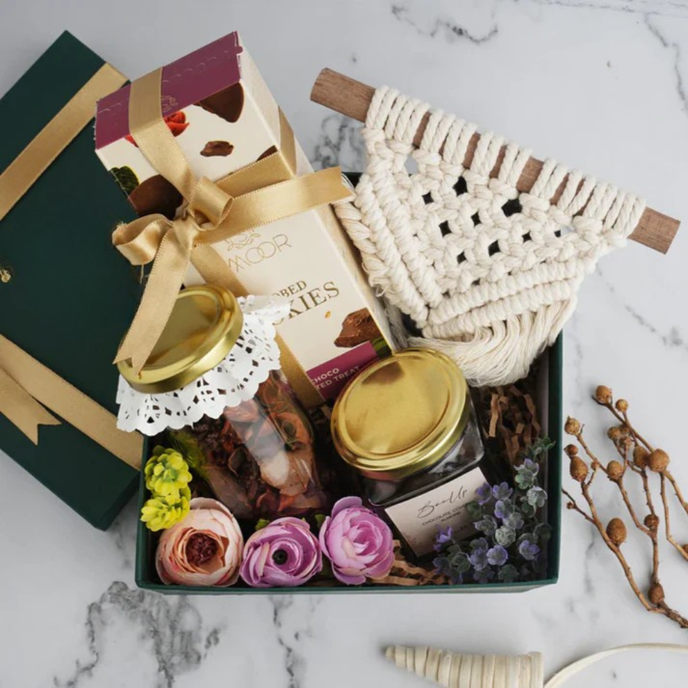 The Good Luck Pannier Gift Box